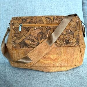 DZOLIK 16” Light Brown Laptop‎ Bag NWOT Vegan Leather Cork Very Lightweight